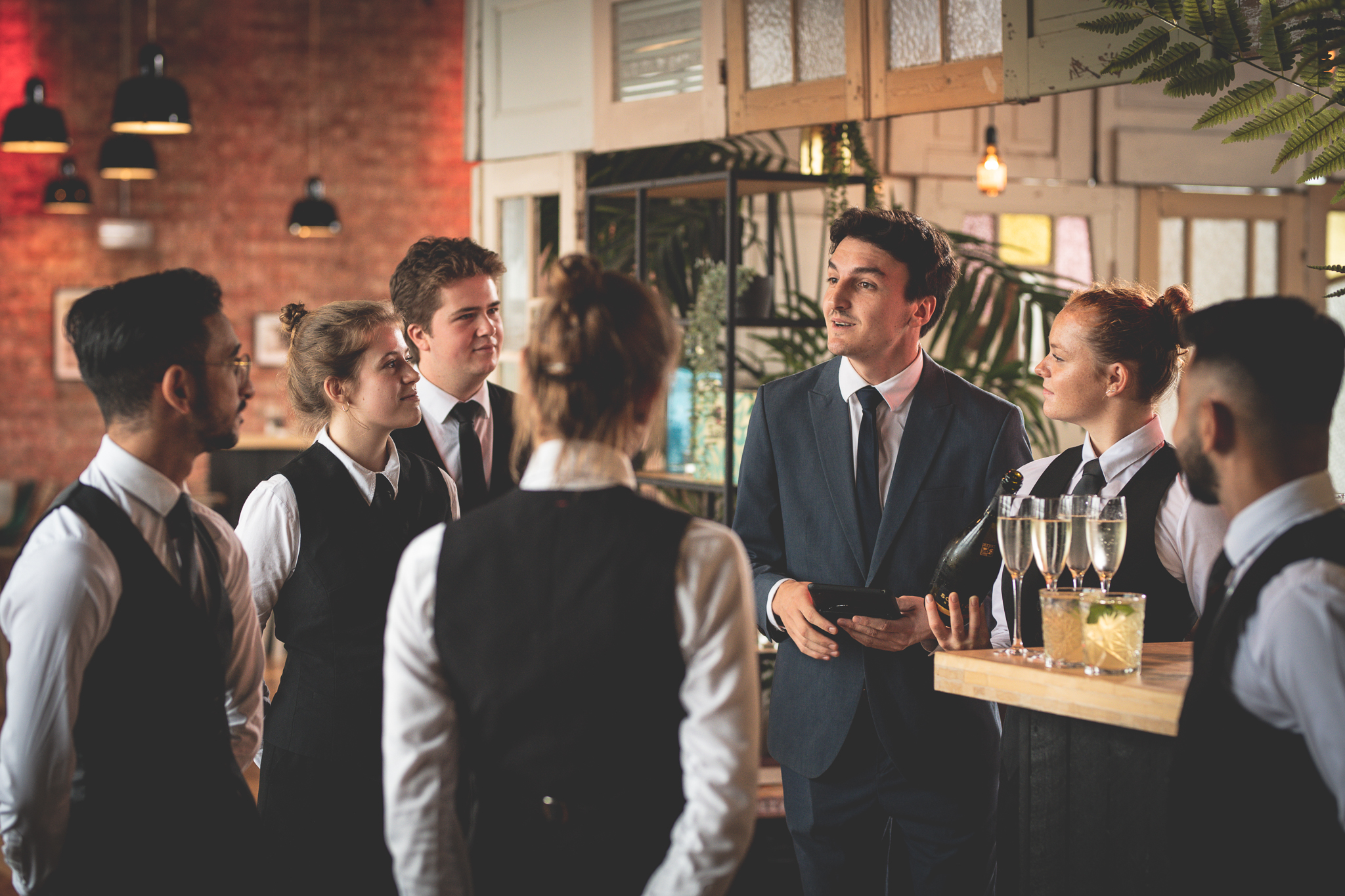 Maitre doet uitleg aan flexijob medewerkers